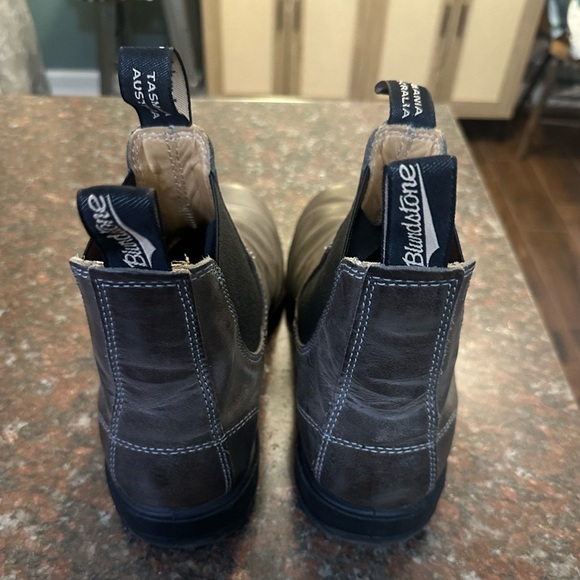 Women’s Blundstones Worn handful of times - Picture 2 of 5